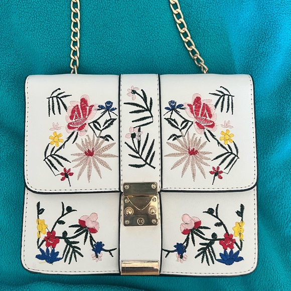 White bag with flowers and gold chain - Picture 1 of 4